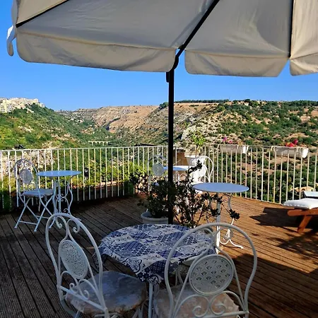 Reusuite Konukevi 4*