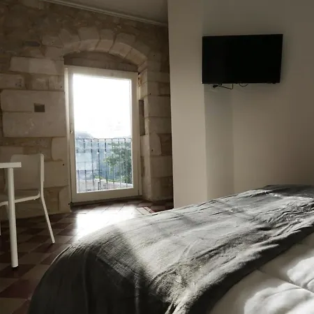 Reusuite Guest house
