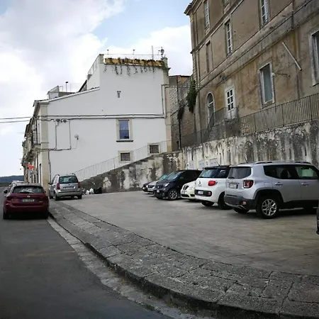 Reusuite Guest house