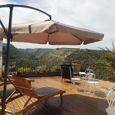 Reusuite Guest house